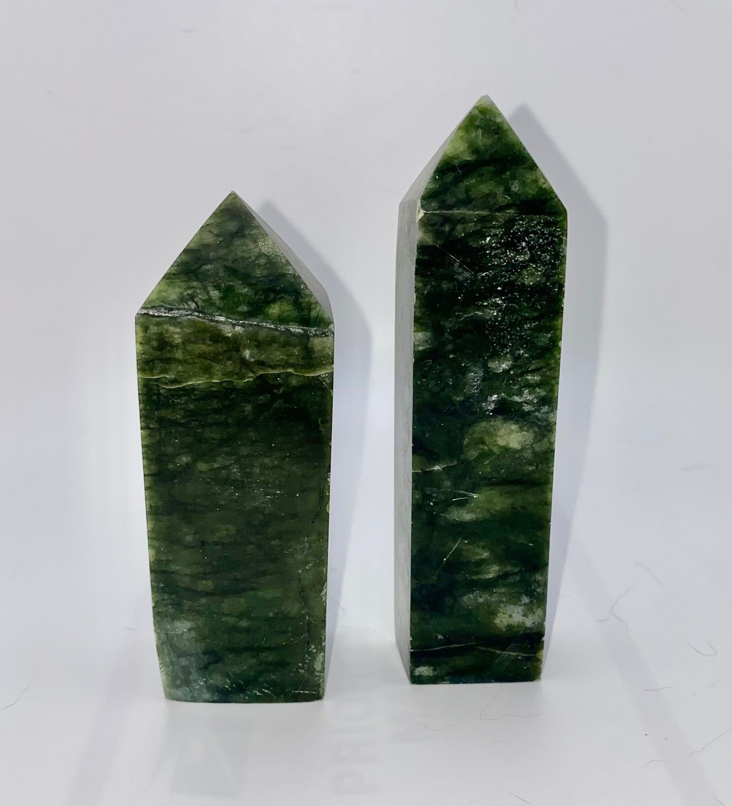 Green Jade Point 1,2l  - polished green stone mini-tower sculpture