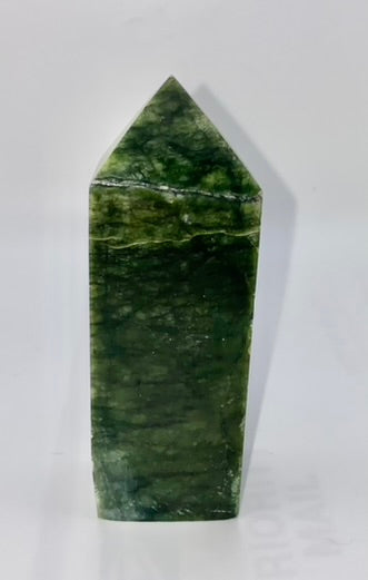 Green Jade Point 1,2l  - polished green stone mini-tower sculpture