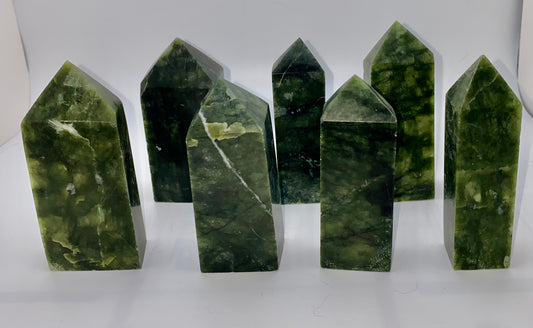 Green Jade Point 1-7m - polished green stone mini-tower sculpture