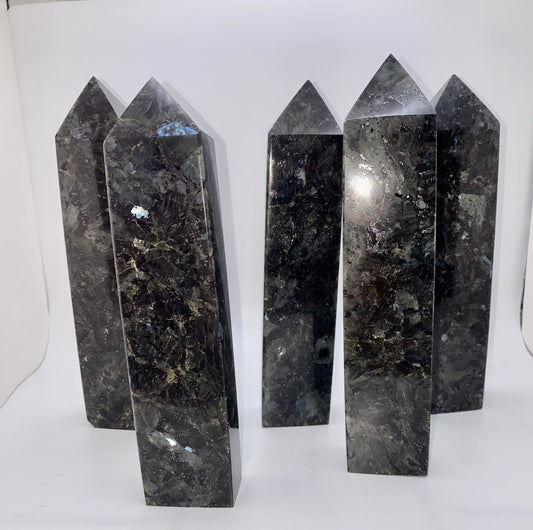 Larvikite Tower 4-8m - black and silver polished sparkly stone sculpture