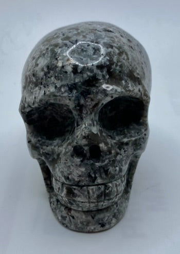 Yooperlite Skull 3,4,5 (UV Reactive) - Halloween decor, spooky polished stone sculpture glows under blacklight…