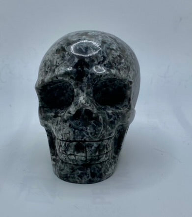 Yooperlite Skull 3,4,5 (UV Reactive) - Halloween decor, spooky polished stone sculpture glows under blacklight…