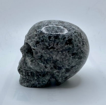 Yooperlite Skull 3,4,5 (UV Reactive) - Halloween decor, spooky polished stone sculpture glows under blacklight…