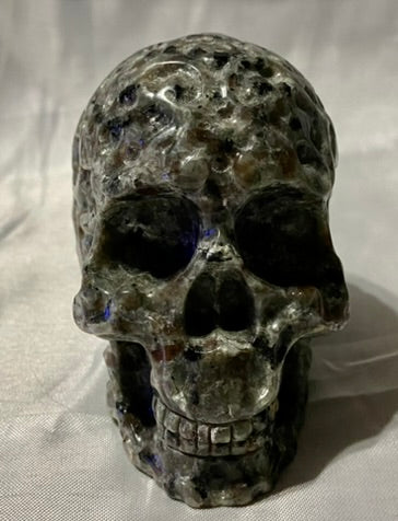 Yooperlite Skull 6-11 (UV Reactive) - polished stone sculpture glows in blacklight