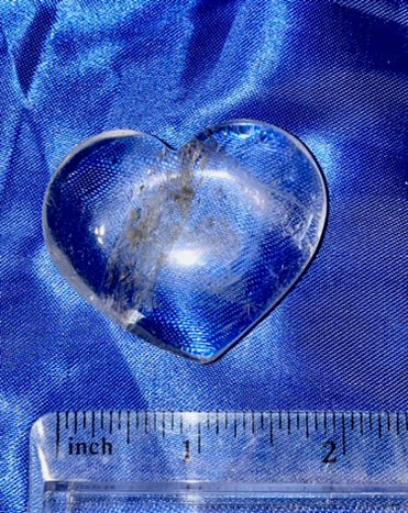 Clear Quartz Heart Figurine 1l polished stone sculpture