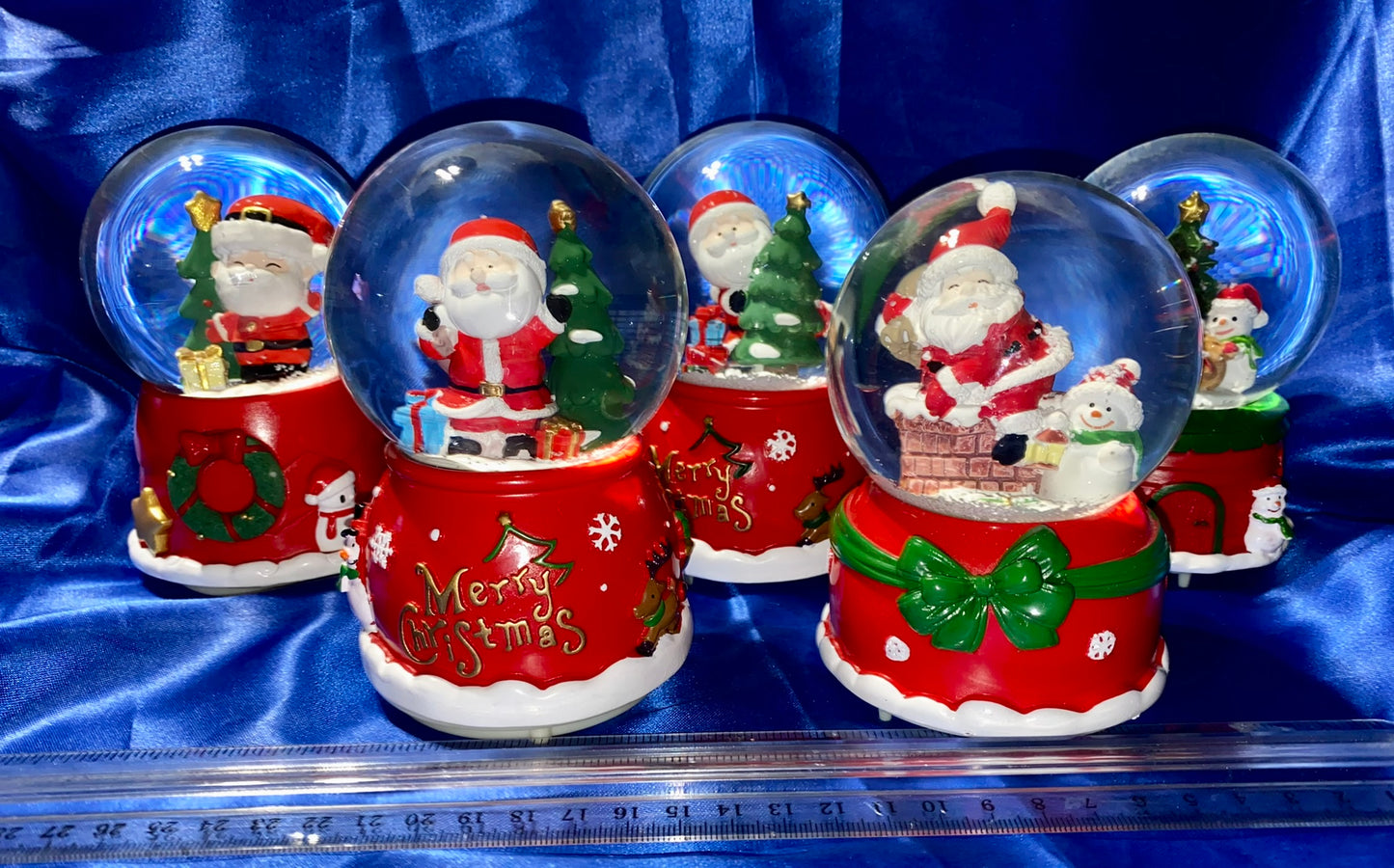 Musical Christmas Snow Globes - Santa!