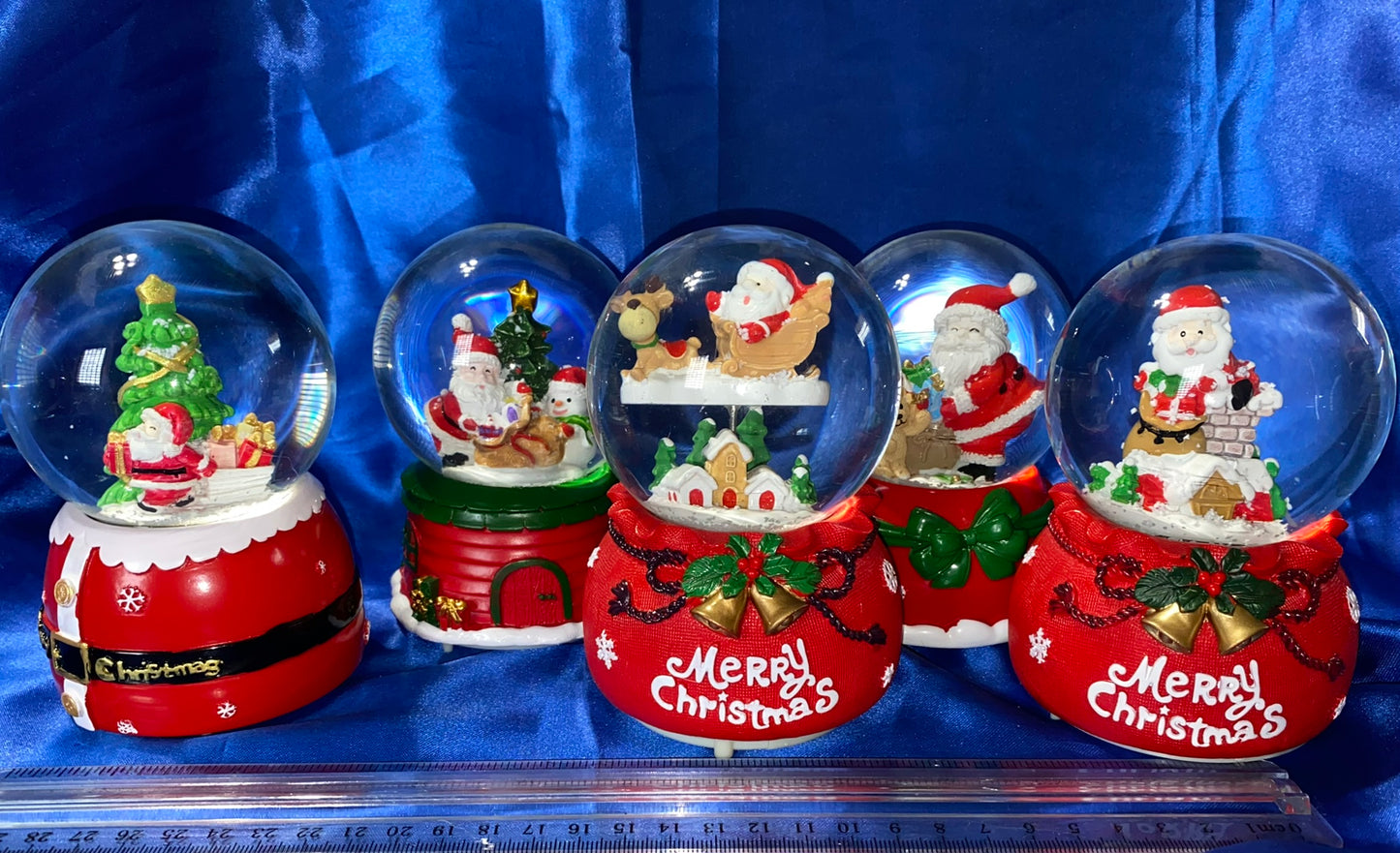 Musical Christmas Snow Globes - Santa!