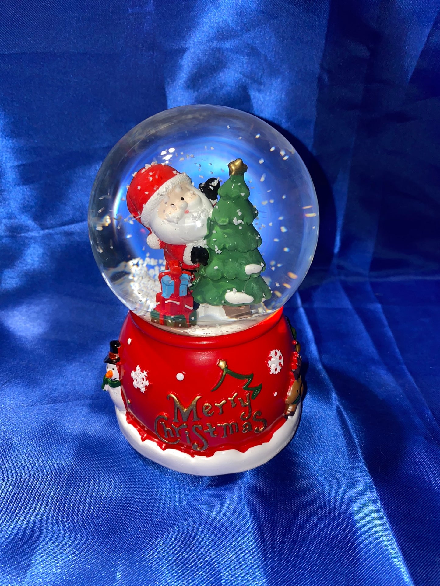 Musical Christmas Snow Globes - Santa!