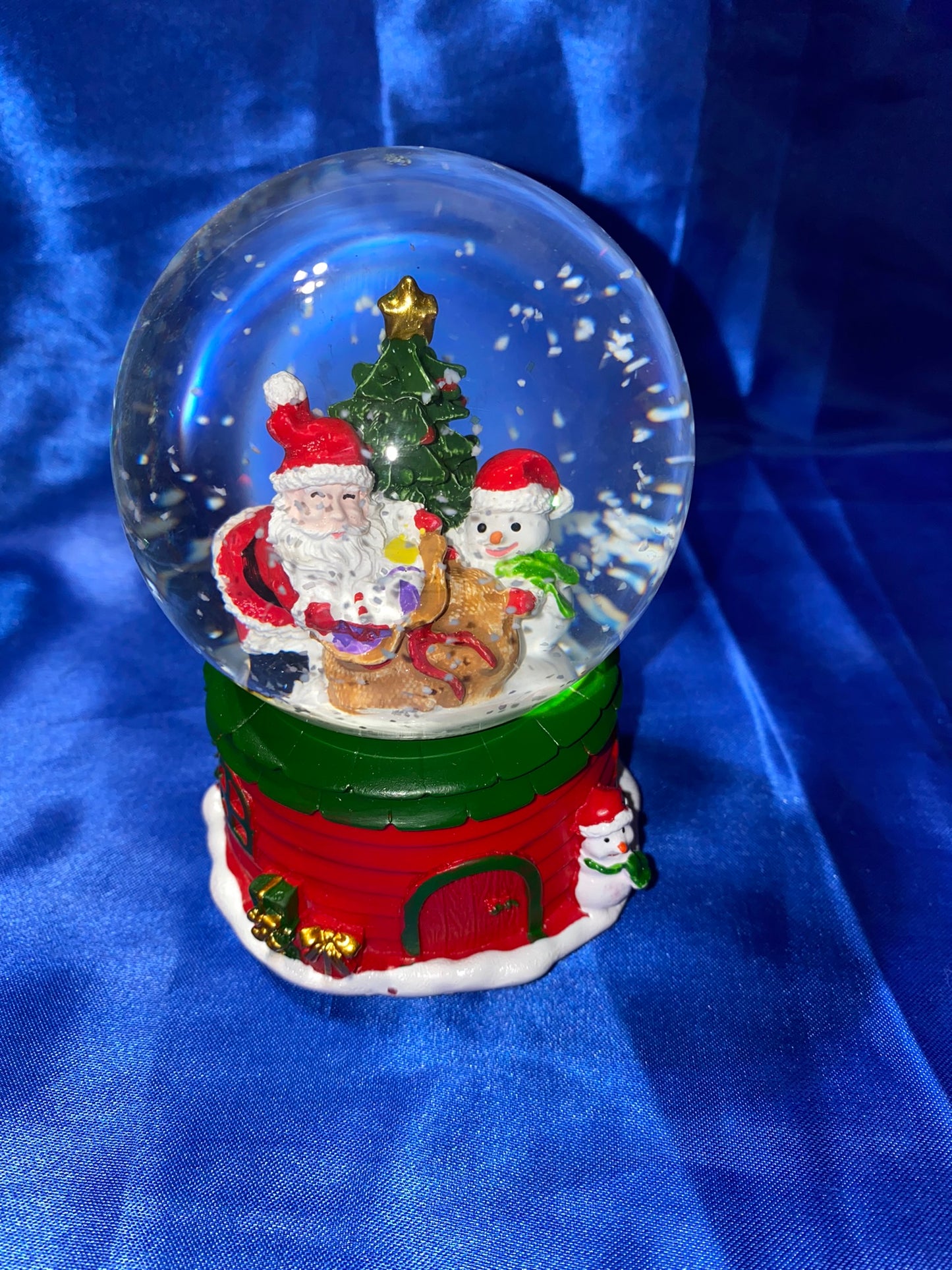 Musical Christmas Snow Globes - Santa!