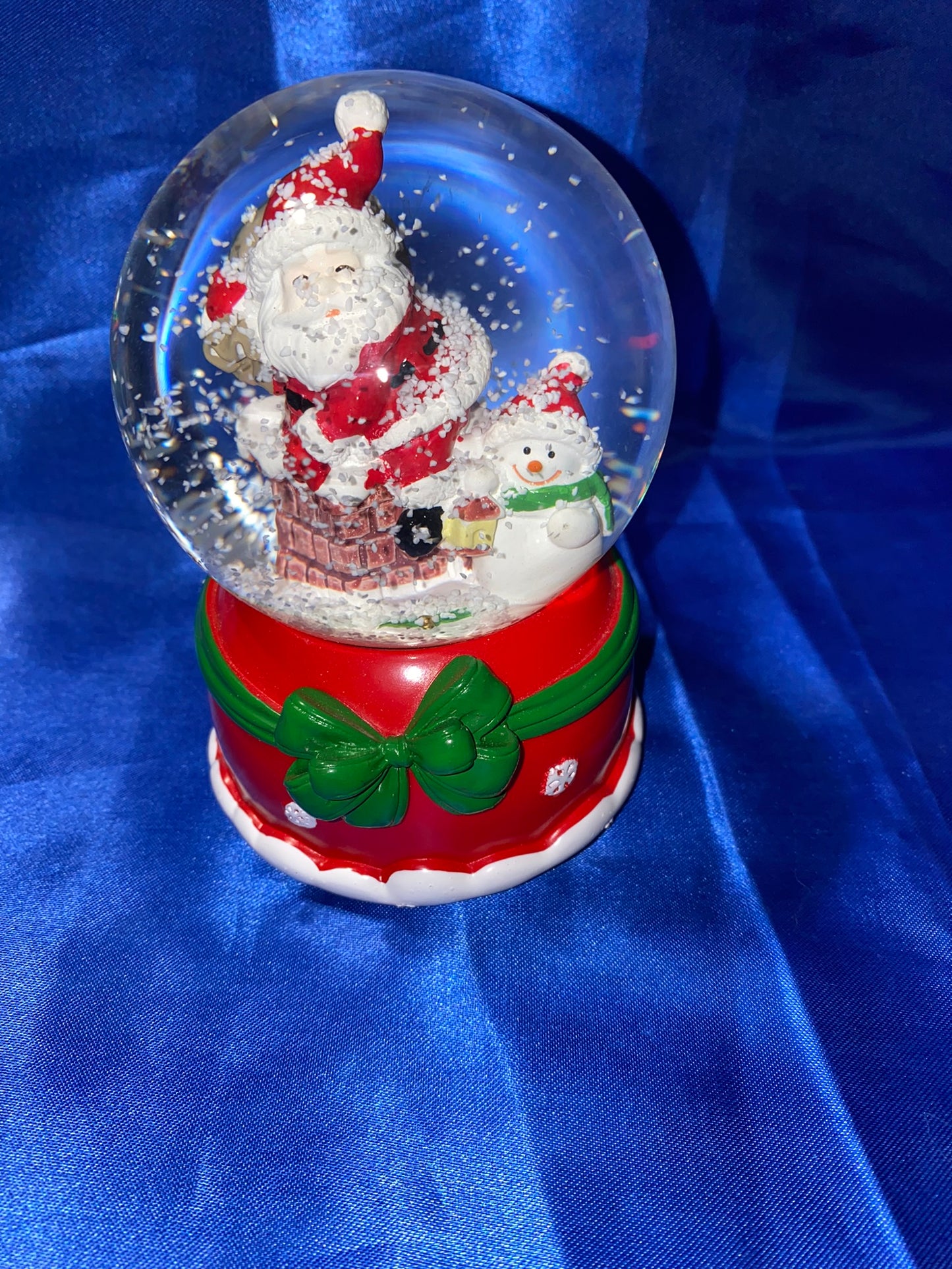 Musical Christmas Snow Globes - Santa!