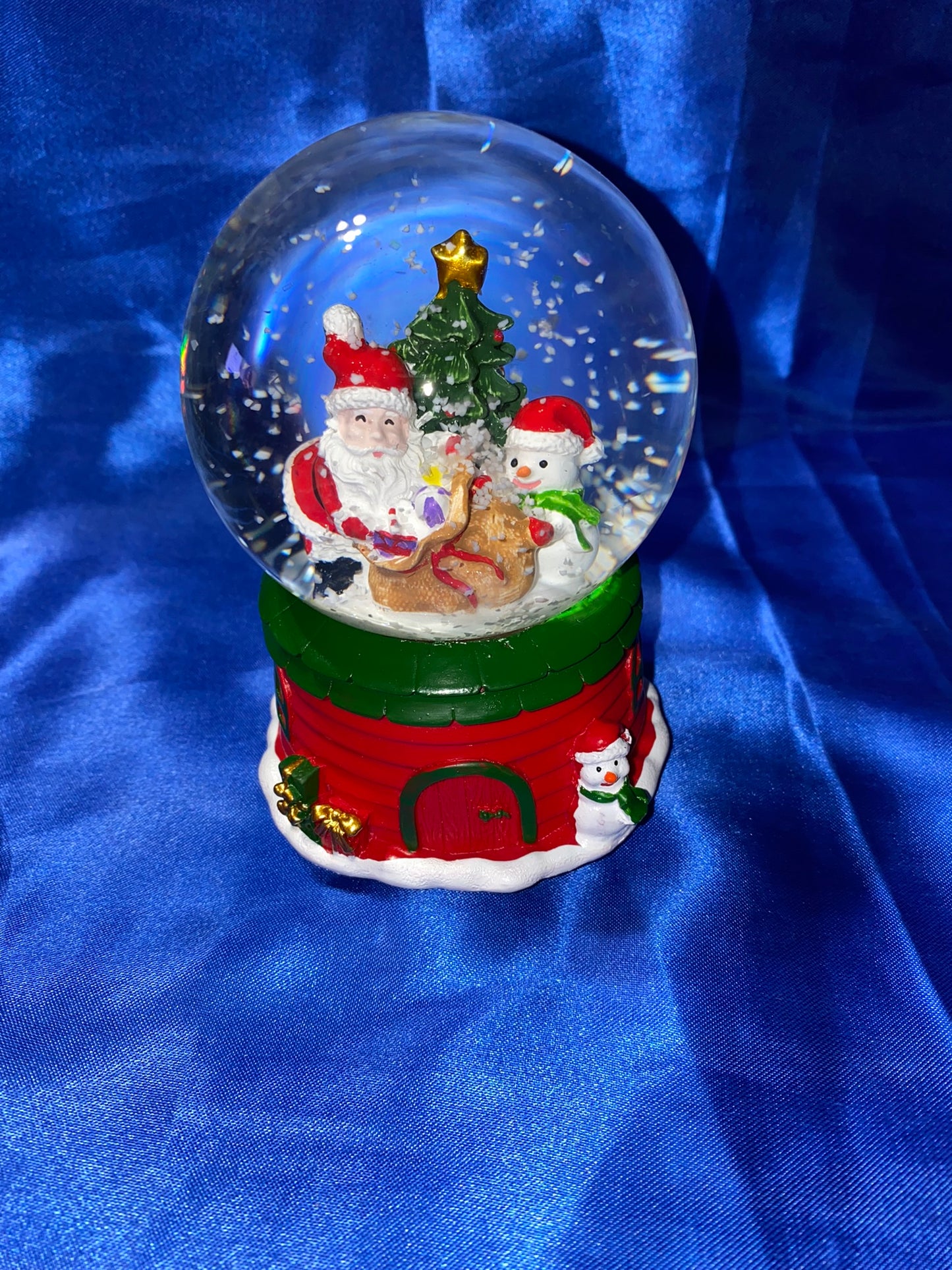 Musical Christmas Snow Globes - Santa!