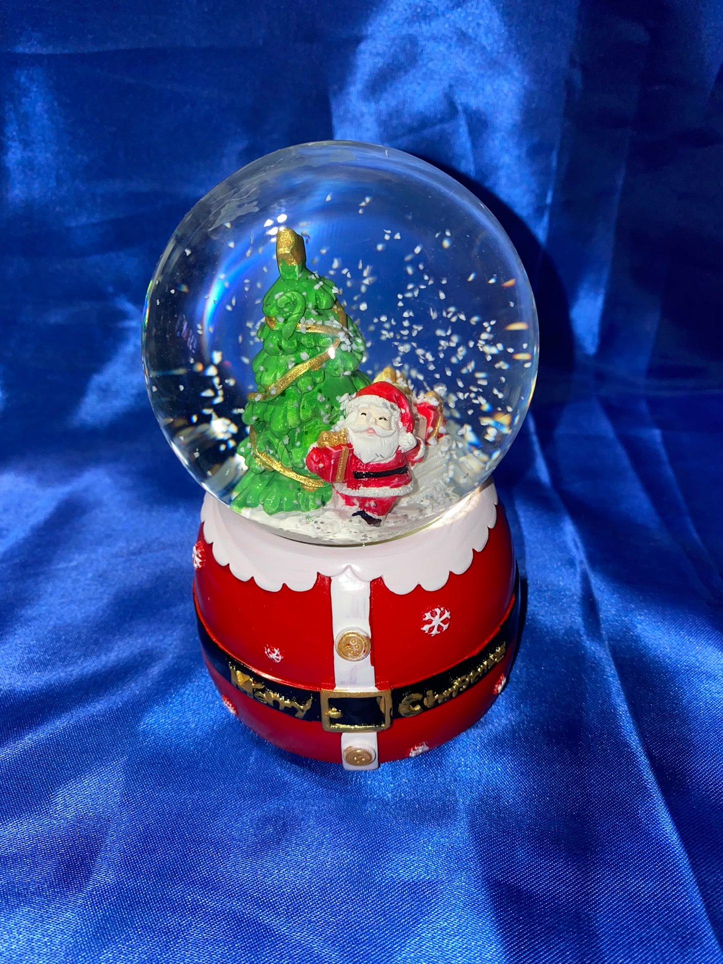 Musical Christmas Snow Globes - Santa!