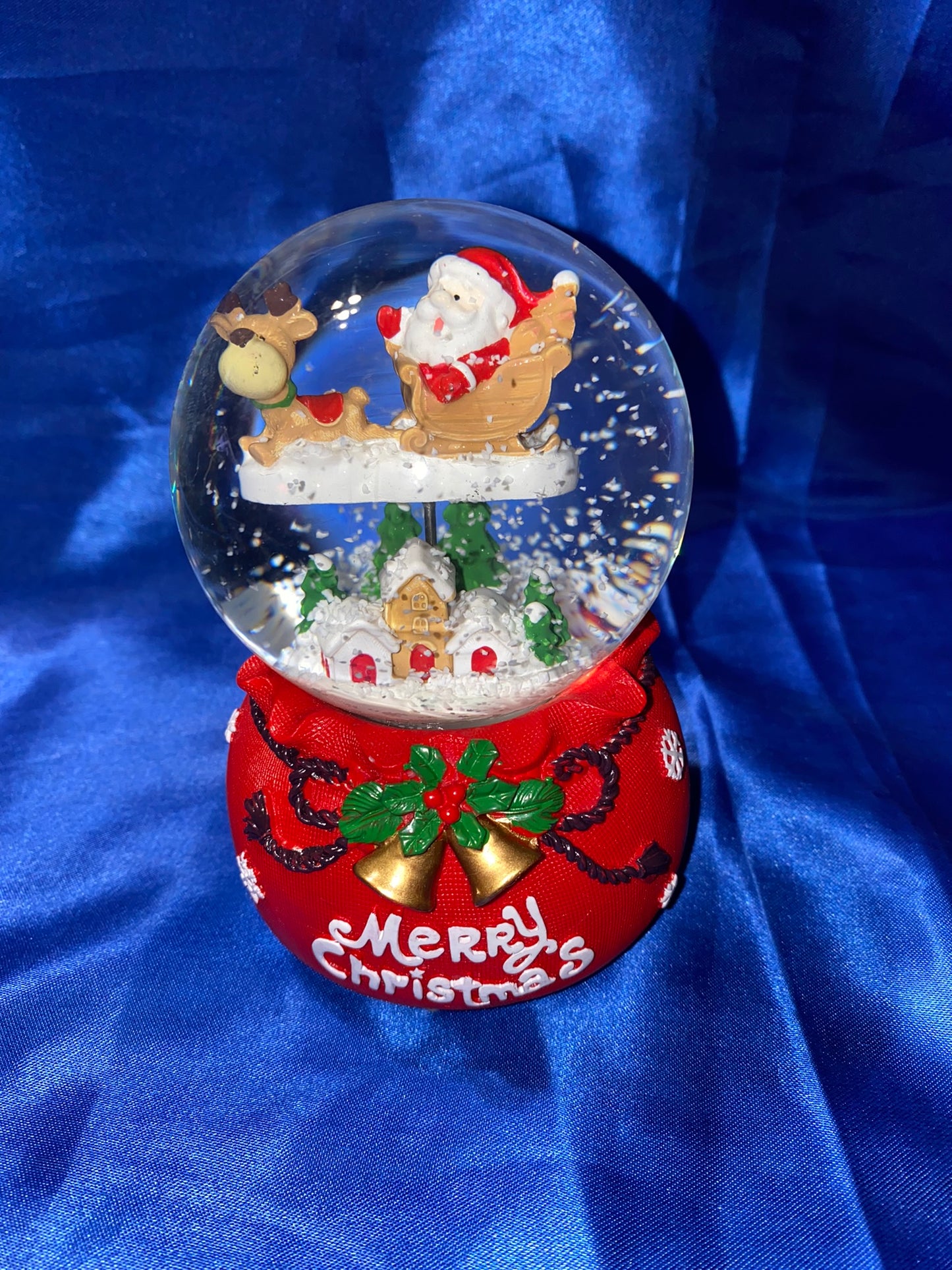 Musical Christmas Snow Globes - Santa!