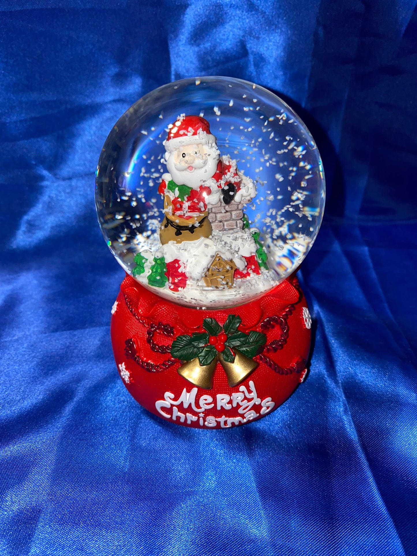 Musical Christmas Snow Globes - Santa!