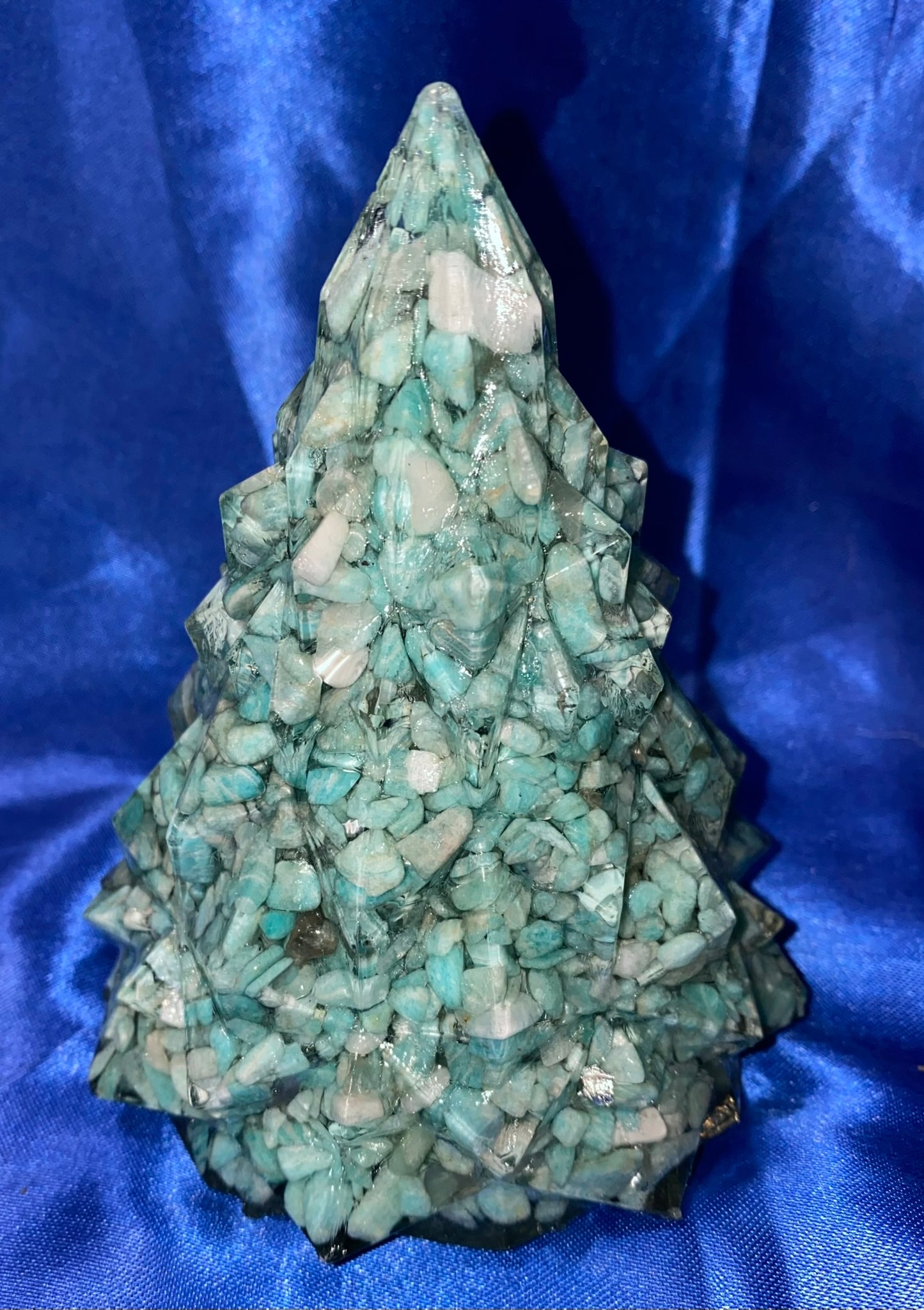 Stone-Chip-Filled Resin Christmas Tree Statue Figurine